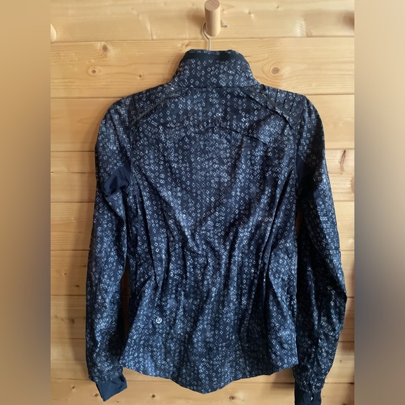 Lululemon Spring Forward Jacket Kanoko Twist Inkwell Ghost Inkwell Size 4 EUC - Picture 10 of 16